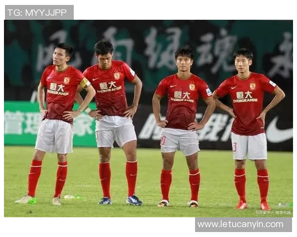 重庆足球队的奋进之路：从低谷到辉煌的纪实故事